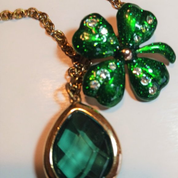 St. Patty's Day Necklace & Earring Set - Picture 2 of 6